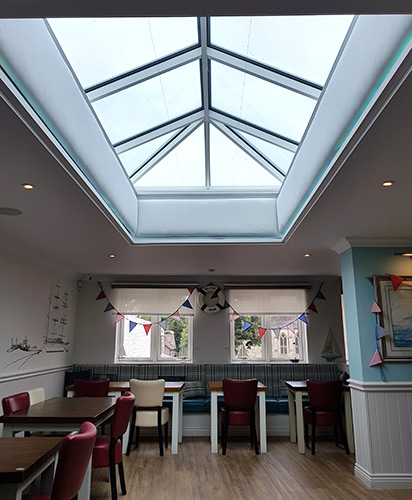 Horizontal Lantern Roof Blind with Duette Fabric
