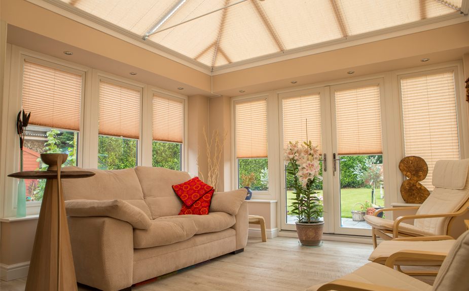 Reducing glare with pure™ pleated blinds